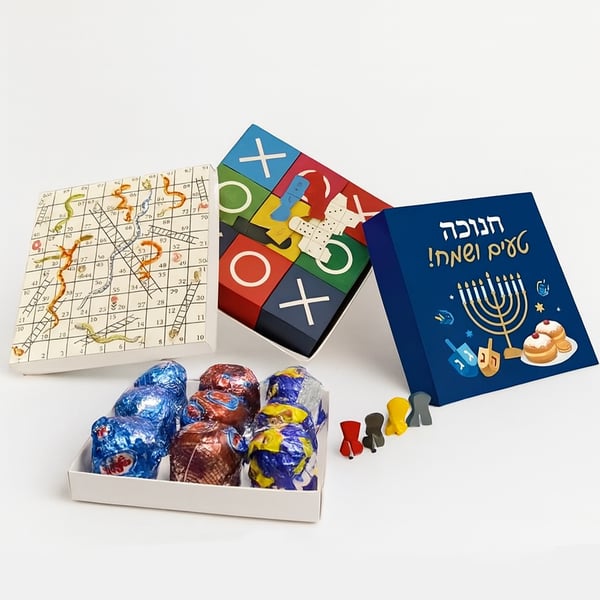 מארז קרמבו בריבוע עם משחקים משפחתיים