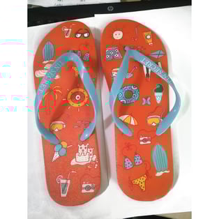 כפכפי אצבע בהדפסה צבעונית ומרהיבה