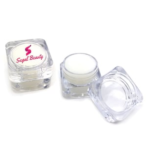 שפתון לחות עשיר בטעם תות - למניעת יובש