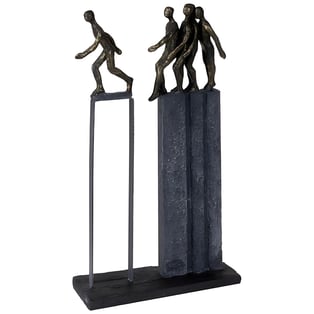 פסל יוקרה אומנותי 'צעד לפני כולם' מ-GRACIA GALLERY