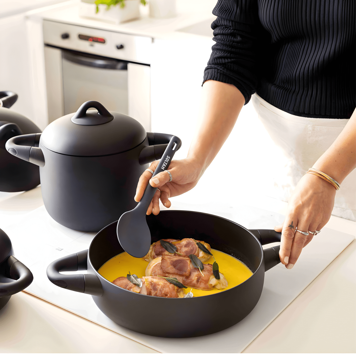 סוטאז' איכותי 24 ס"מ 2.8 ליטר מסדרת טוויסט מבית סולתם