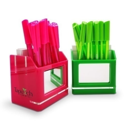 ארגונית עם מראת זכוכית וניירות ממו