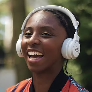 אוזניות JBL אלחוטיות עם ביטול רעשים אדפטיבי וסביבה חכמה