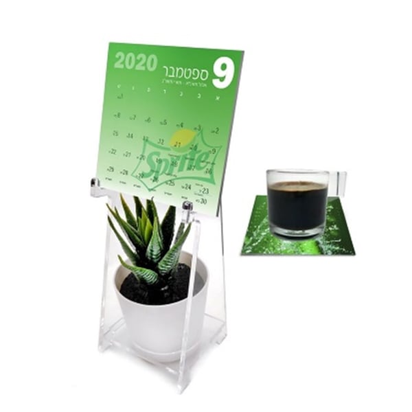 לוח שנה שולחני מעוצב עם תחתיות כוסות מעוצבות