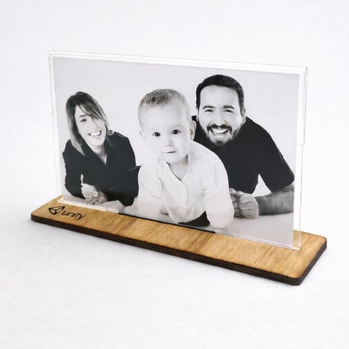 מסגרת תמונה אופקית עם בסיס עץ איכותי