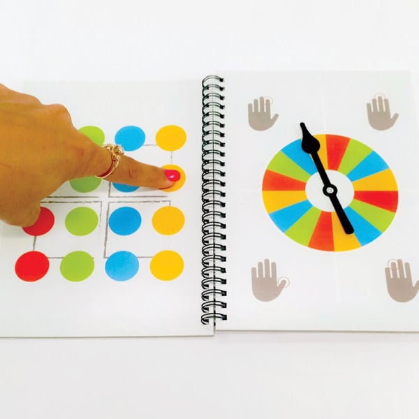 מחברת משחק Finger Twister צבעונית וייחודית