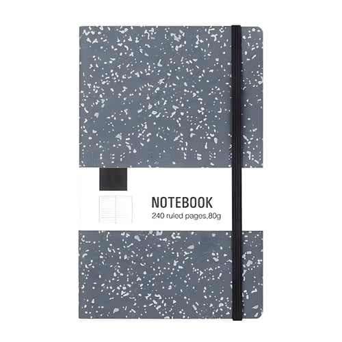 מחברת מעוצבת עם כריכה דמוי עור מנוקדת וגומייה עוטפת
