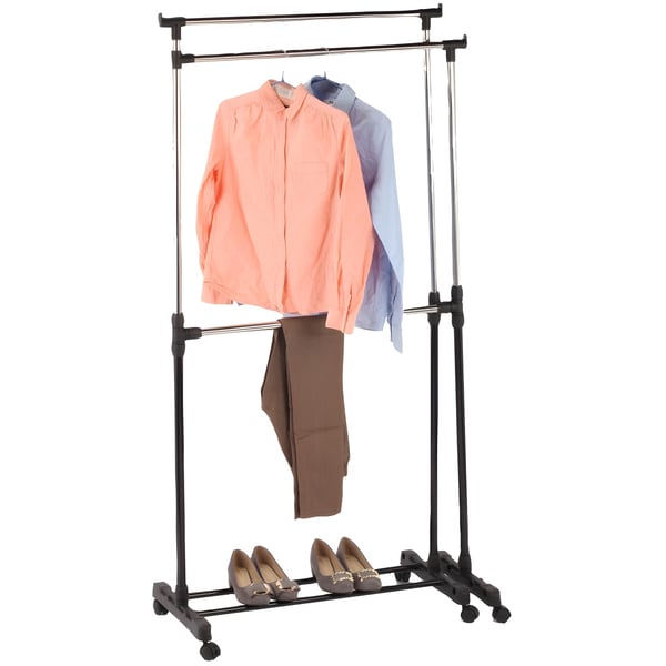 מתקן לתליית בגדים על גלגלים