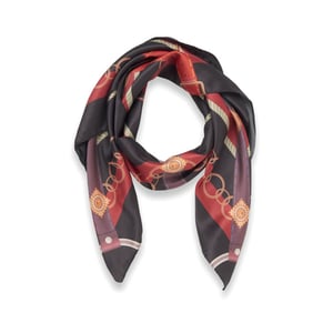 שָׁל מִשִּׁי פּוֹלִיאֶסְטֶר מְמוּחְזָר בְּעִיצוּב מְיוּחָד