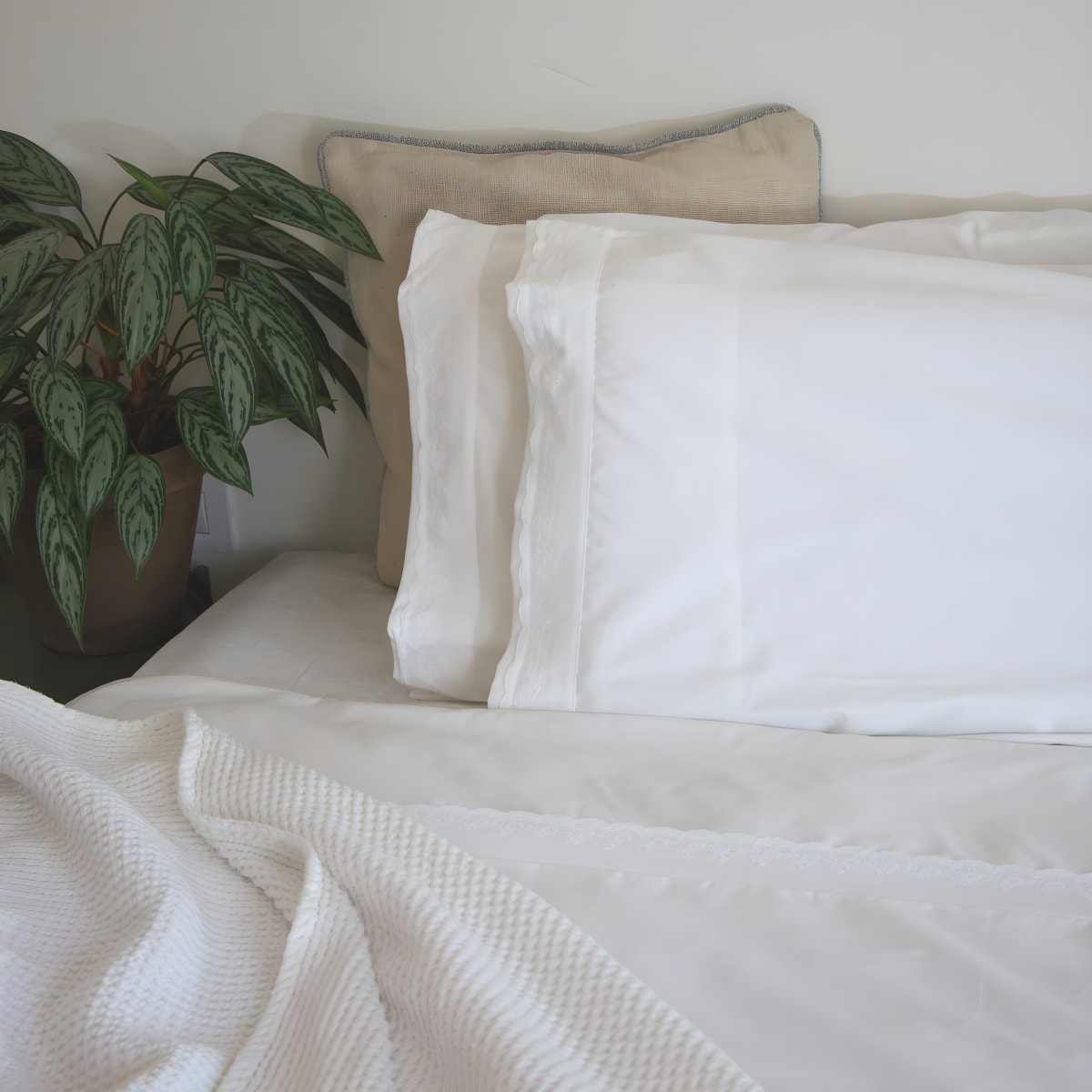 סט מצעים זוגי מ-100% כותנה מצרית איכותית הלבנה עם תחרה