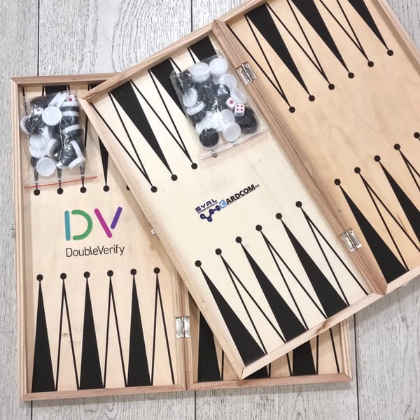 שש בש איכותי 39X22.50 ס"מ - מתנה עסקית מרגשת