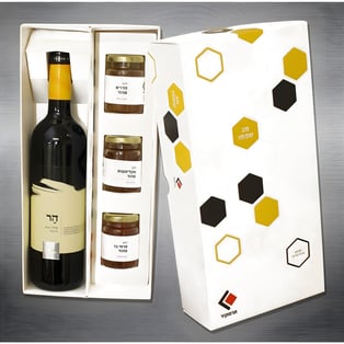 מארז יין ורטבי גורמה מושלמים לשולחן החג