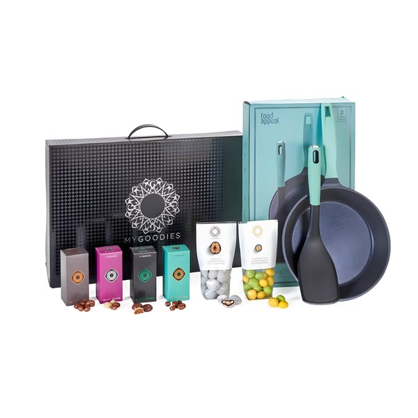Galaxy D Gift Set with Frying Pan, Spatula & Sweet Treats