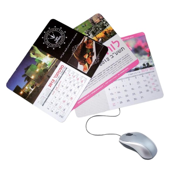 משטח עכבר עם לוח שנה פנורמי