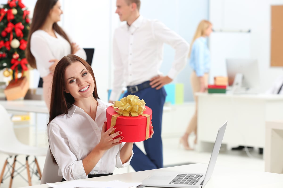 Employee Gifts During Stable Periods: Maintaining Motivation and Commitment
