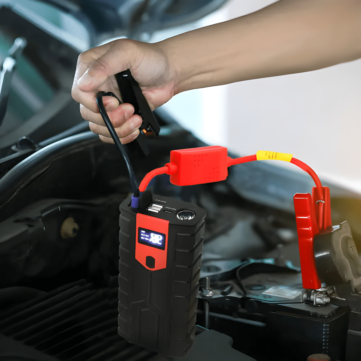 בוסטר התנעה לרכב עם מטען נייד ופנס עוצמתי מבית GPT