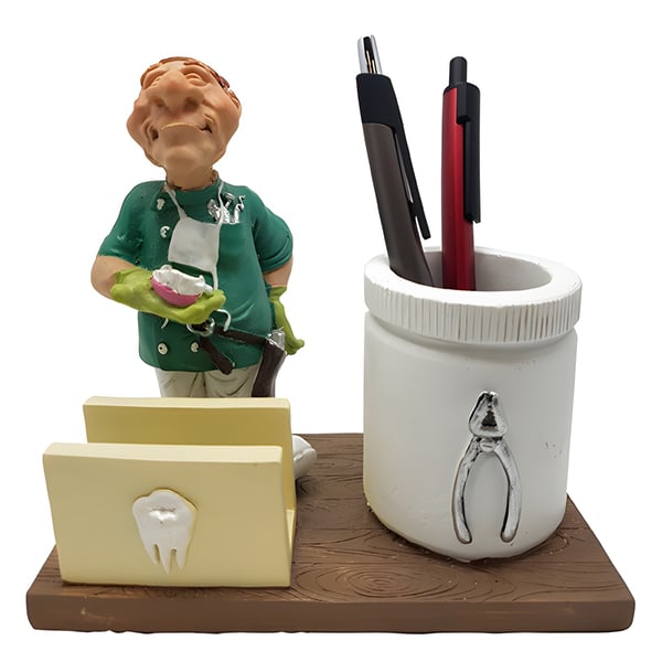 מעמד שולחני ייחודי לרופא שיניים עם כוס לעטים וכרטיסי ביקור