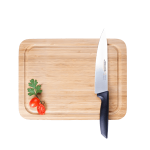 קרש חיתוך במבוק מעוצב עם סכין מקצועית