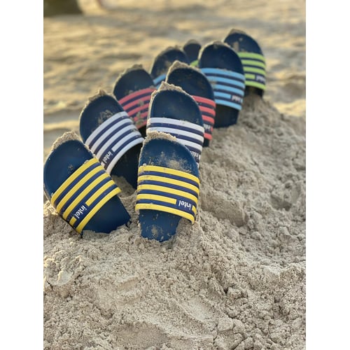 כפכפי חוף בהתאמה אישית עם הטבעה ייחודית