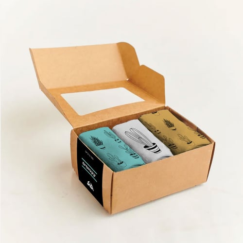 סט גרביים ממותגות עם הדפסים צבעוניים