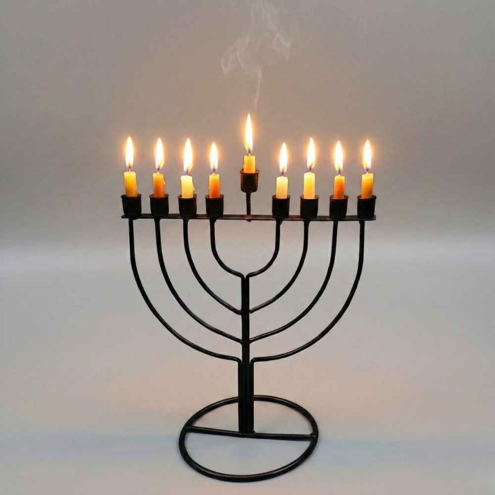 עיצוב חנוכיית מתכת יוקרתית בעיצוב ספירלה, 18x20 ס"מ