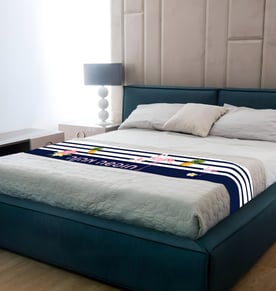 ראנר למיטת מלון בעיצוב מודפס - 220/45 לברוכים הבאים