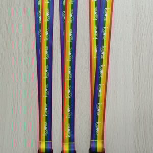 שרוך יוקרתי לצוואר בעיצוב מודרני