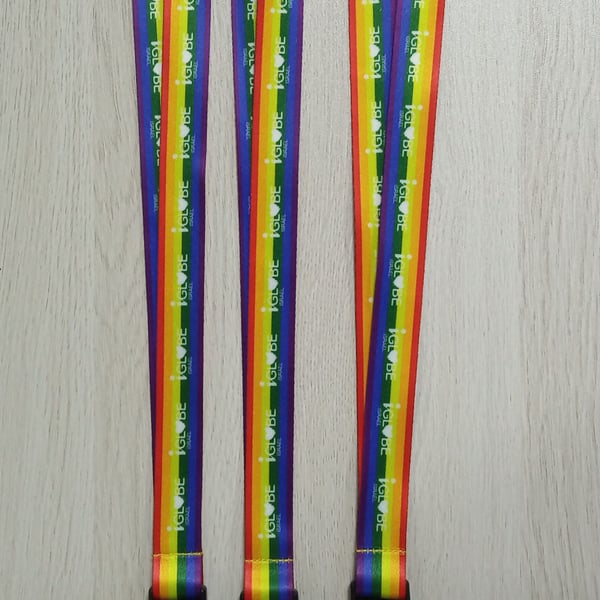 שרוך יוקרתי לצוואר בעיצוב מודרני