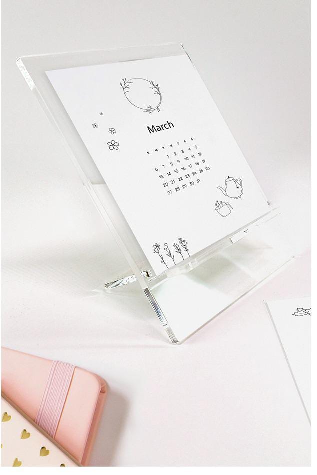 Elegant Desk Calendar for Easy Assembly