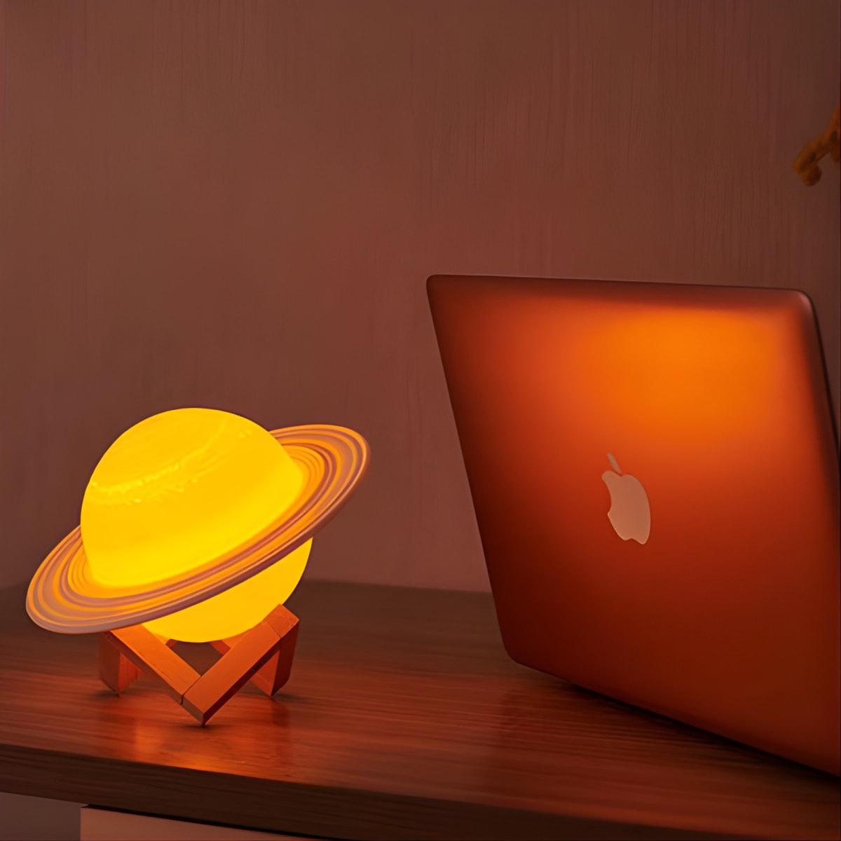 מנורה מעוצבת לשבתאי בגודל בינוני