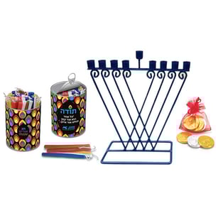 מארז חנוכה קלאסי עם חנוכיה ונרות ממותגים