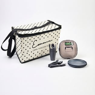 צידנית משפחתית מעוצבת עם סט כלים רב פעמי לפיקניק מושלם