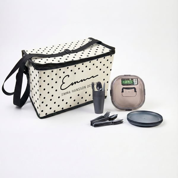 צידנית משפחתית מעוצבת עם סט כלים רב פעמי לפיקניק מושלם