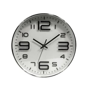 שעון קיר עם ספרות גדולות ומנגנון שקט בעיצוב יוקרתי