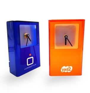 שעון שולחני תיקתק עשוי פלסטיק שקוף