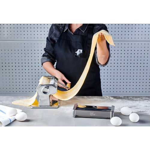 מכונת פסטה ביתית אדומה מנירוסטה איכותית