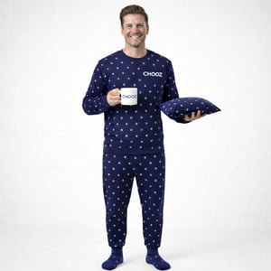 סט חורף מפנק: פיג'מה, כרית חימום, תיק שרוכים, ספל וגרביים