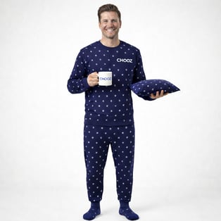 סט חורף מפנק: פיג'מה, כרית חימום, תיק שרוכים, ספל וגרביים