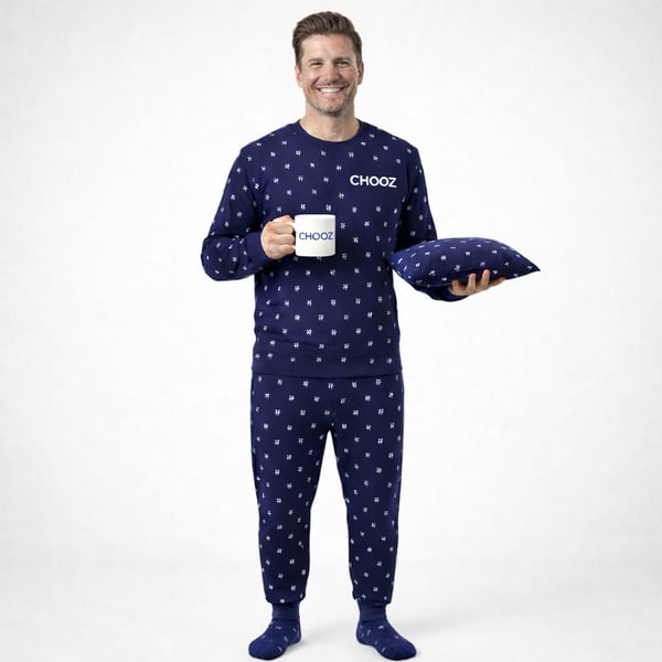 סט חורף מפנק: פיג'מה, כרית חימום, תיק שרוכים, ספל וגרביים