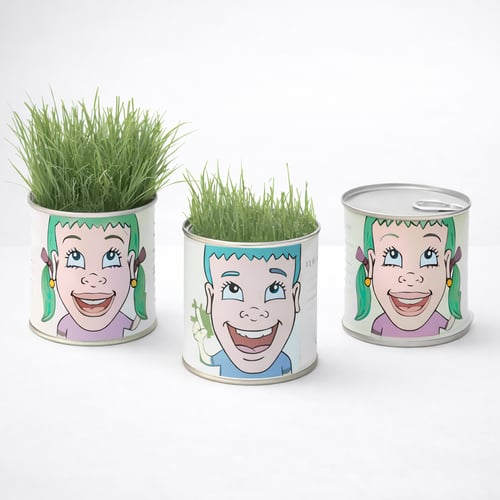 פחית פריחה וצמיחה עם דשא ראש