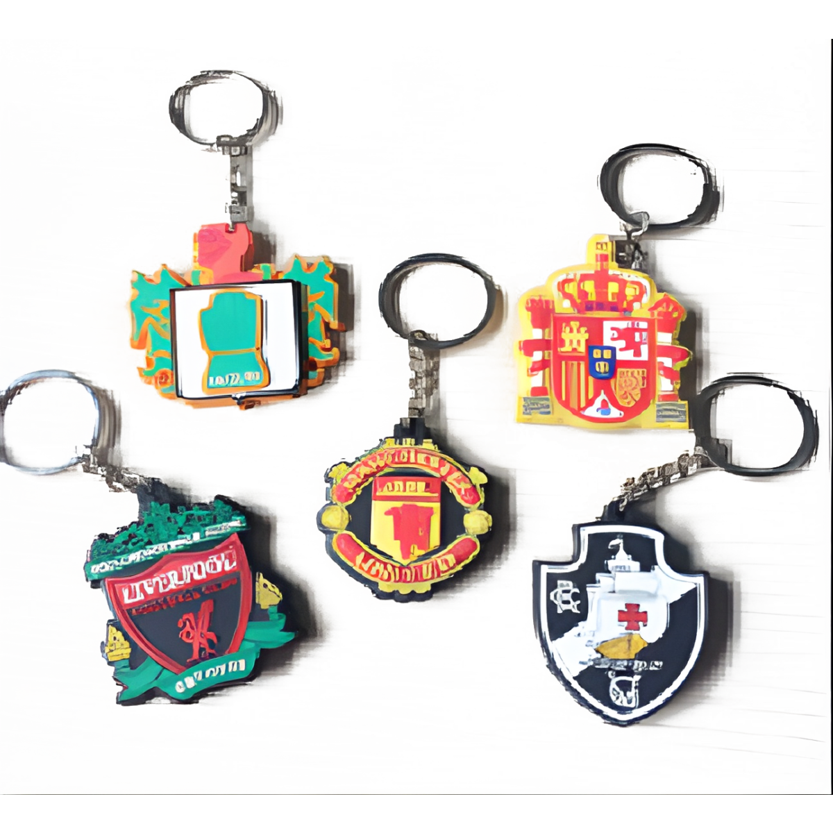 מחזיקי מפתחות עם סמלי קבוצות כדורגל