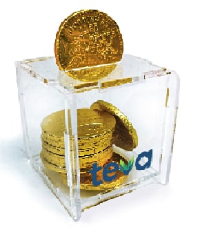 קופת דמי חנוכה עם מטבעות שוקולד