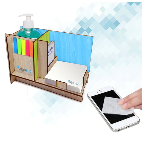 ארגונית עץ עם דפי ממו ודגלונים ומגבוני חיטוי