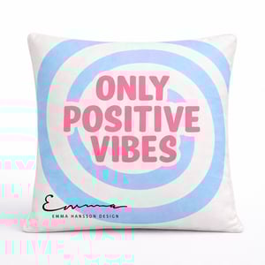 כרית נוי צבעונית מבד סופטי עם הדפס צבעוני מלא 42/42