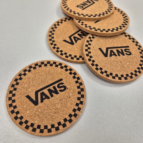 תחתיות ממותגות לכוסות