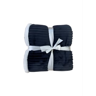 שמיכת פליז דו צדדית מפנקת בעיצוב מובלט