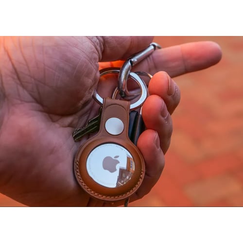 מארז נסיעות מושלם: 4 יחידות AirTag של Apple עם תיק מתקפל