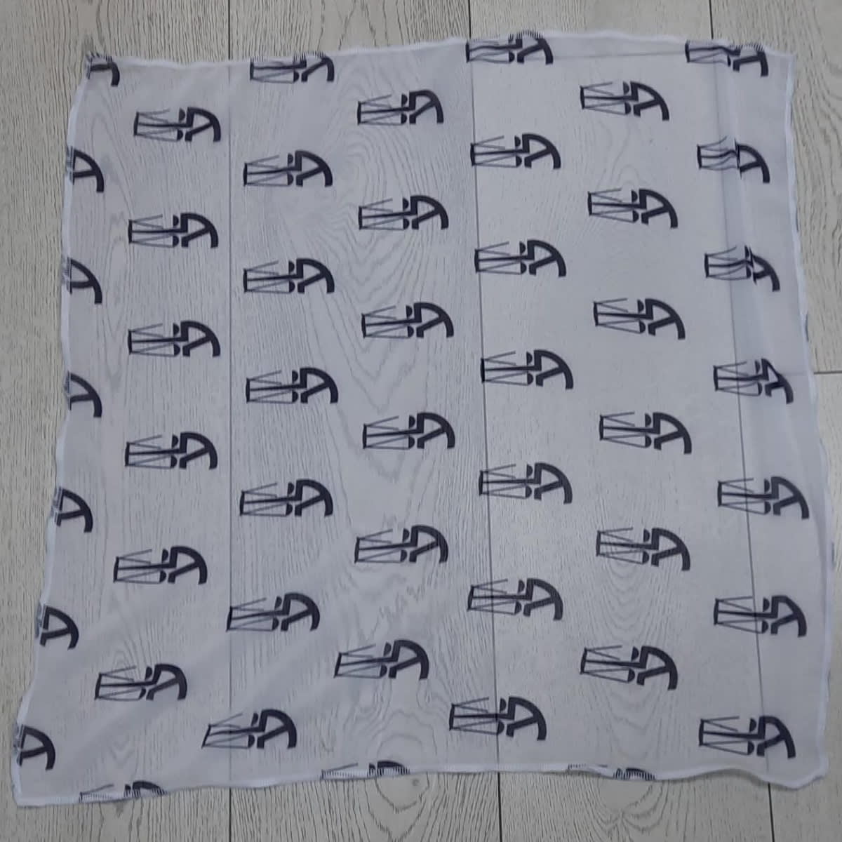 צעיף דיילות שיפון אלגנטי 65x65