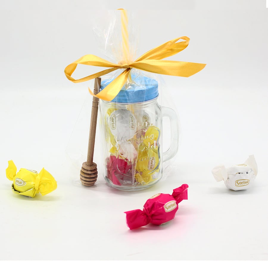 כוס מעוצבת עם שוקולדים - מתנה מתוקה לשנה החדשה!