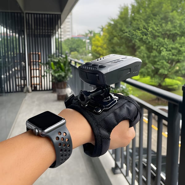 Advanced Action Camera for Cyclists with LED and Horn by BLAUPUNKT